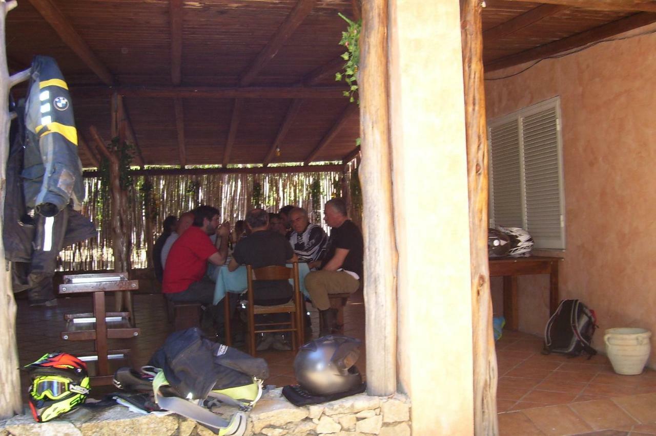 Padru Fumu Ludurru Farm Stay מראה חיצוני תמונה